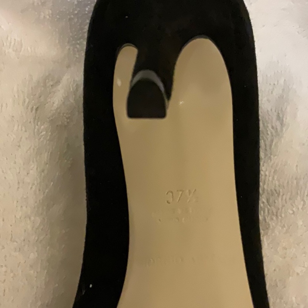 SOLD- Giorgio Armani Décolleté Suede Shoe - Picture 9 of 13